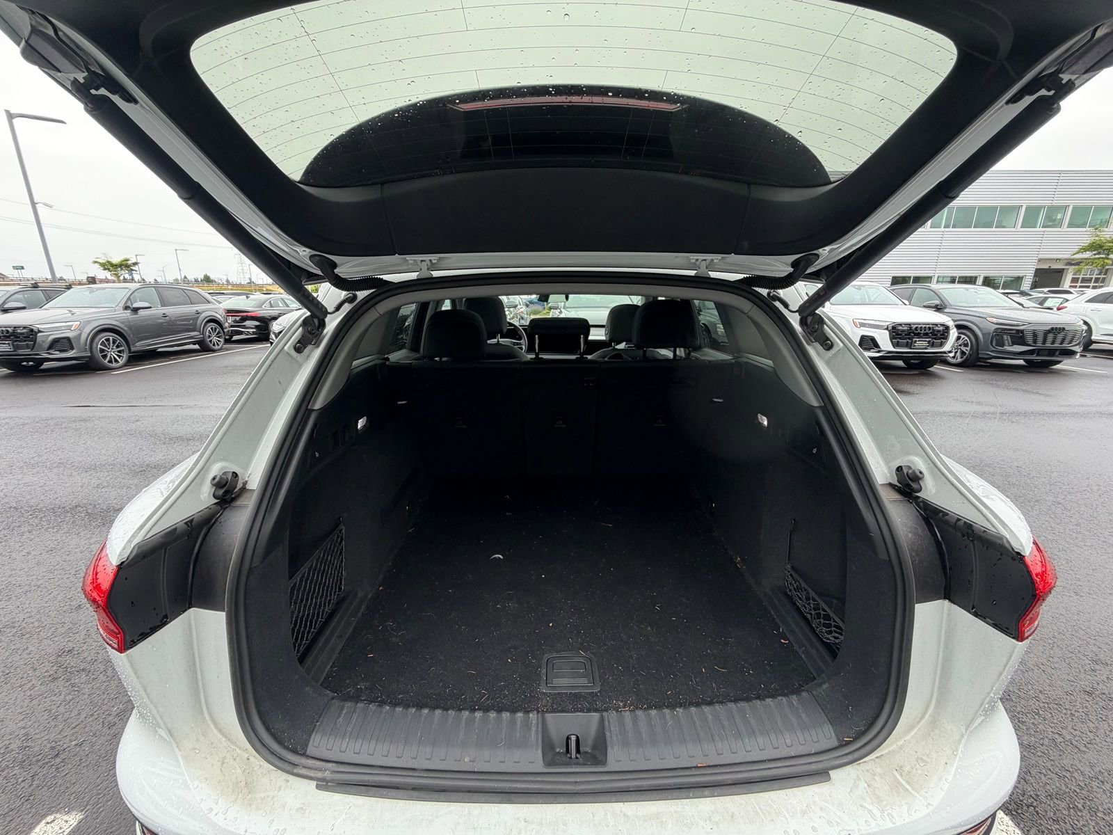 Used 2025 Audi Q6 e-tron Premium RWD image 9
