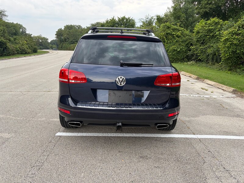 Used 2012 Volkswagen Touareg TDI AWD/4WD image 4