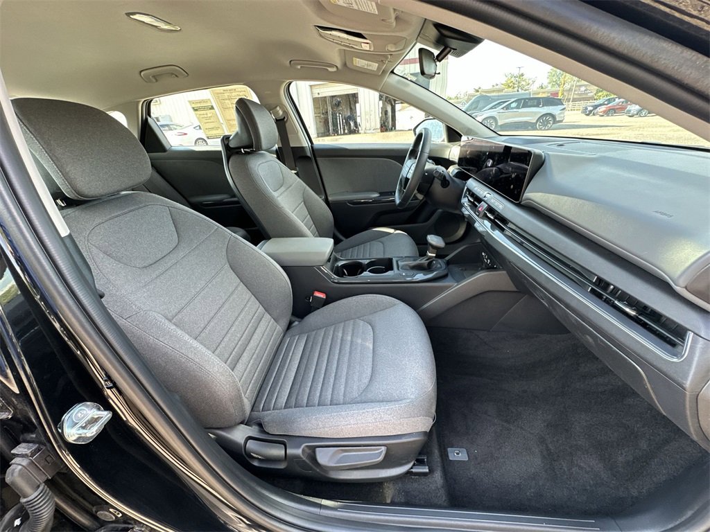 Used 2025 Kia K4 EX image 23