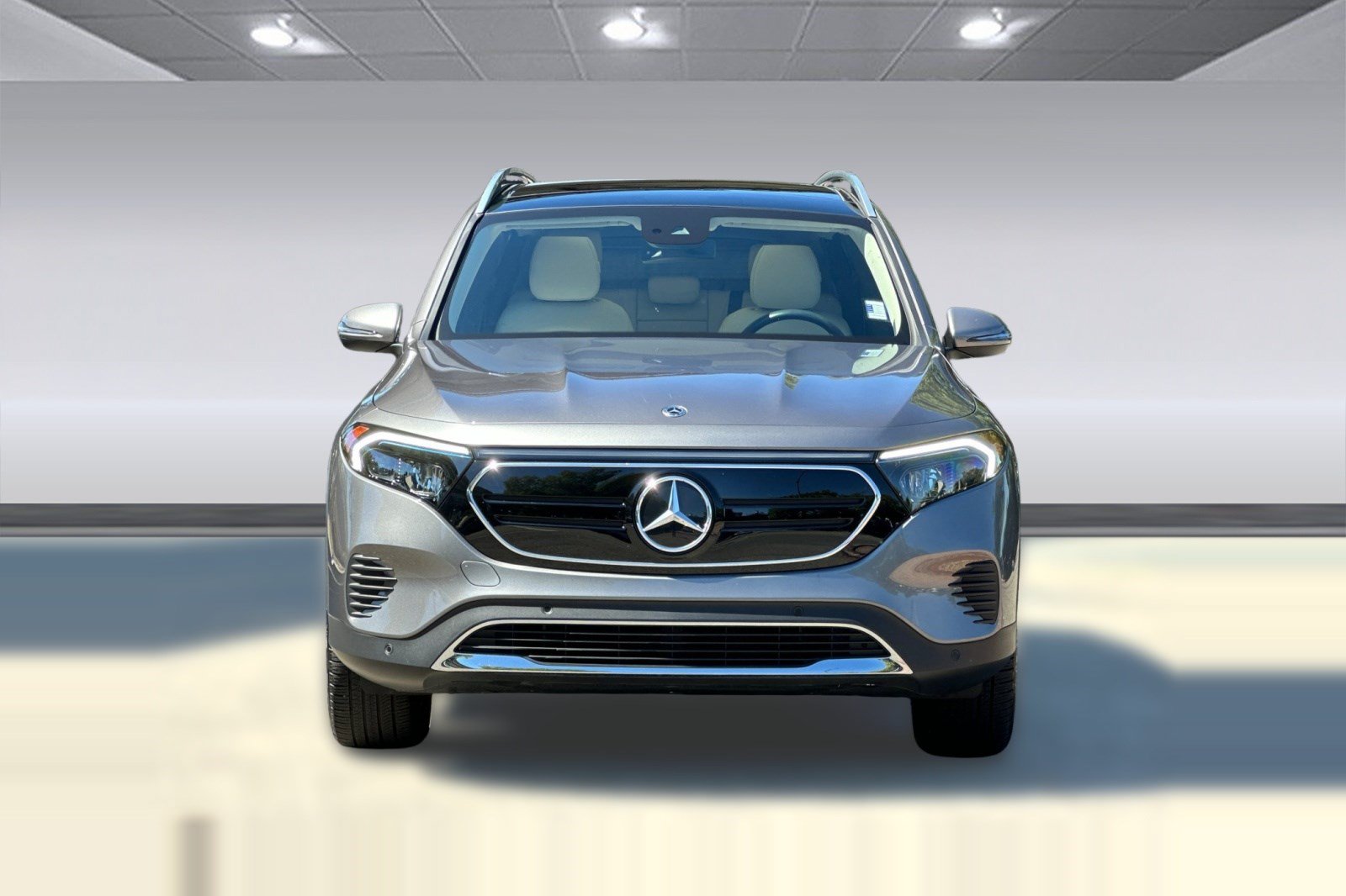 Used 2023 Mercedes-Benz EQB 300 4MATIC image 5