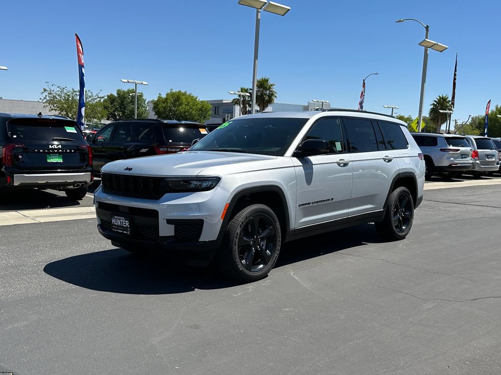 Certified 2025 Jeep Grand Cherokee L Altitude AWD/4WD image 2