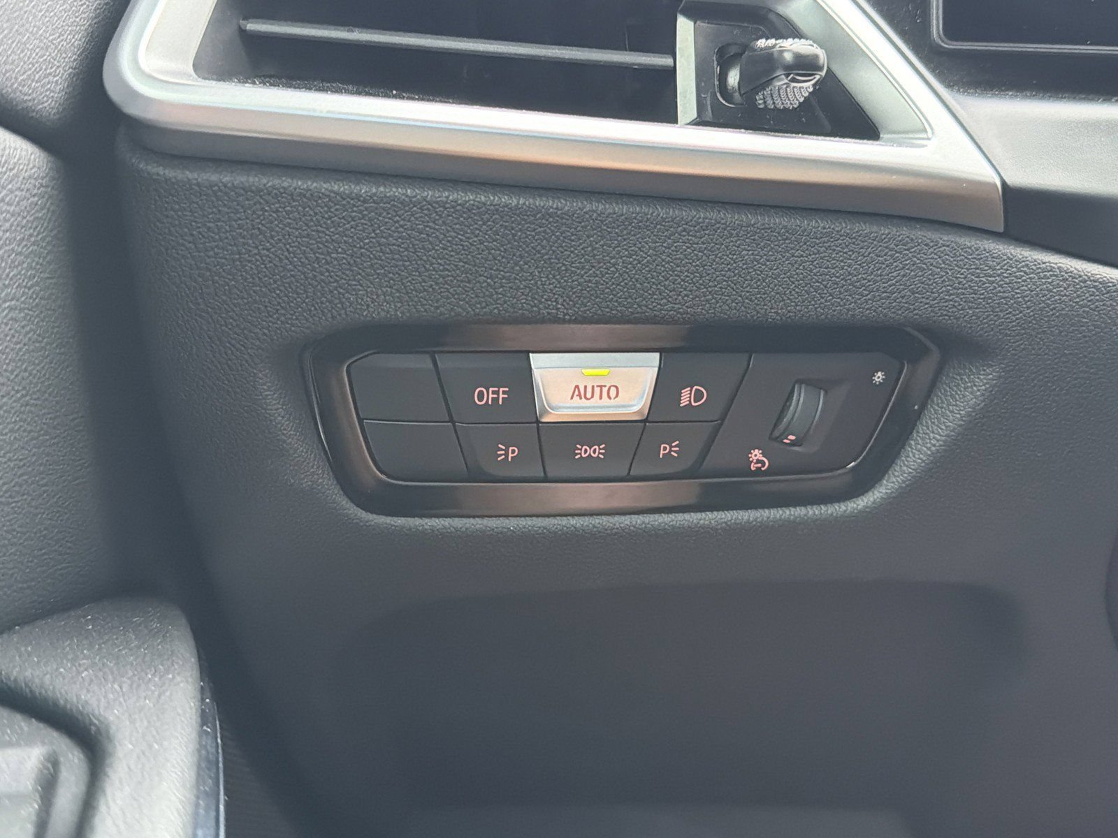 New 2025 BMW 330i Sedan w/ Convenience Package RWD image 27