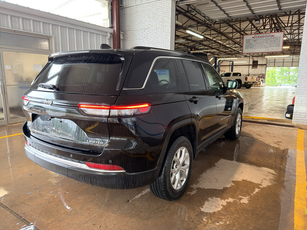 Used 2024 Jeep Grand Cherokee Limited AWD/4WD image 12