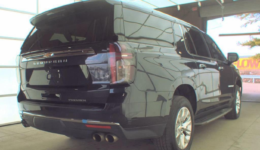 Used 2023 Chevrolet Suburban Premier AWD/4WD image 2