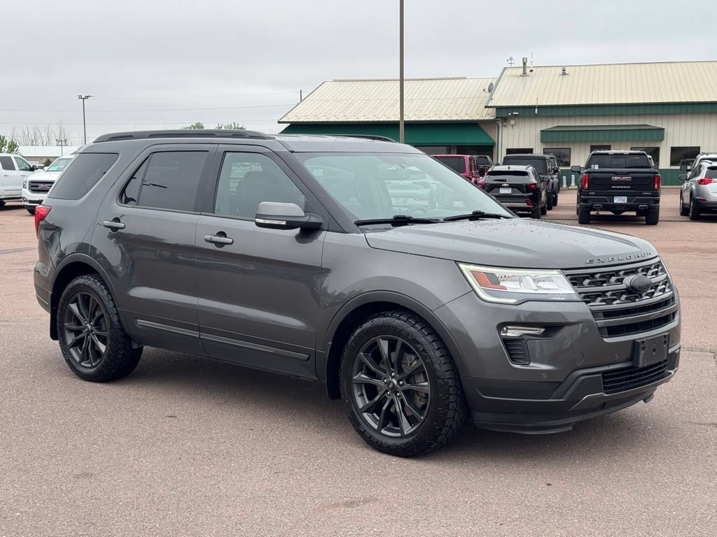 Used 2018 Ford Explorer XLT w/ Equipment Group 202A AWD/4WD image 7