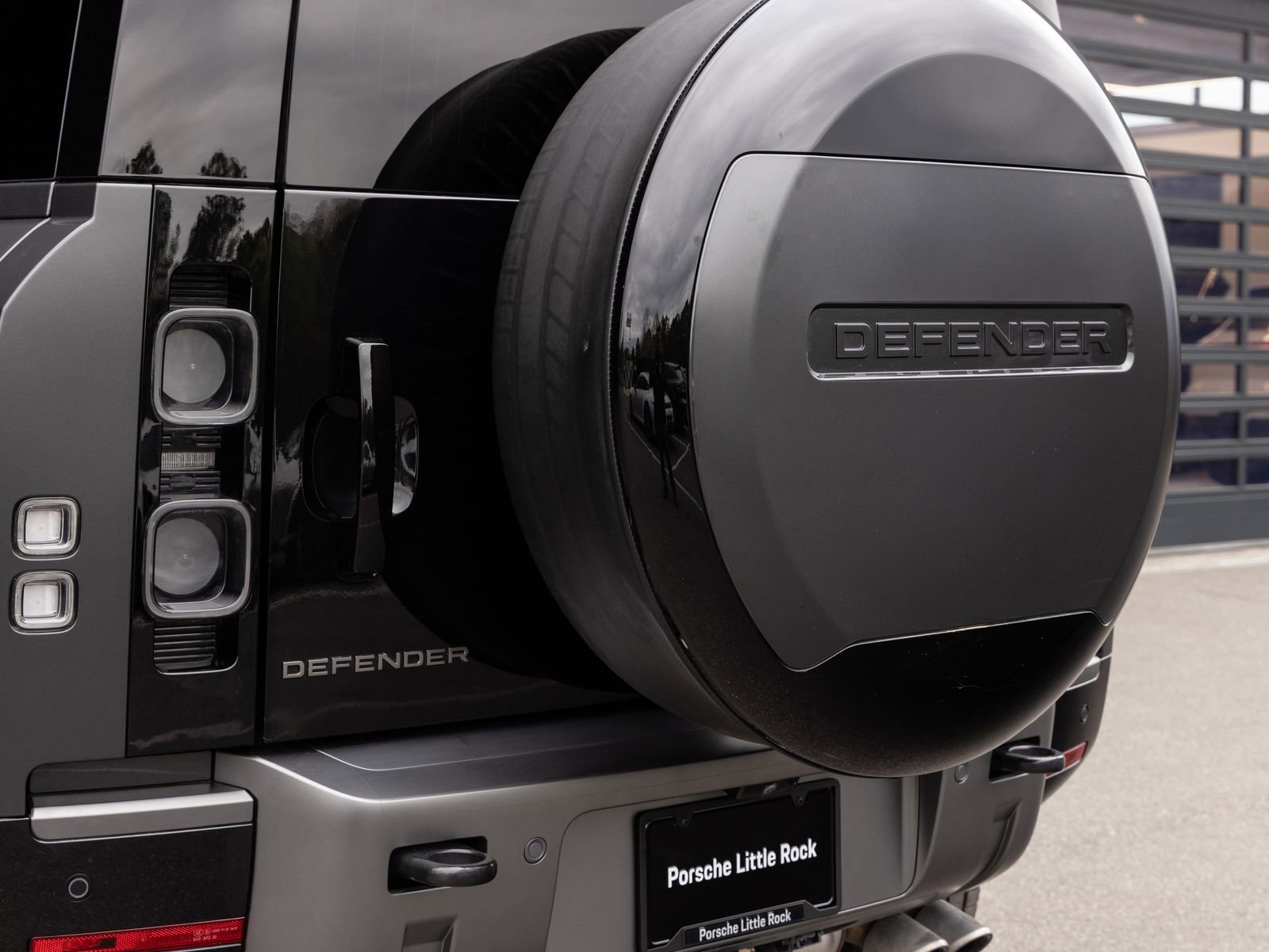 Used 2024 Land Rover Defender 90 Carpathian Edition image 10