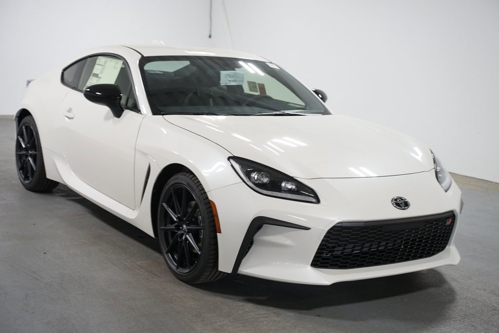 New 2026 Toyota GR86 Premium RWD image 3