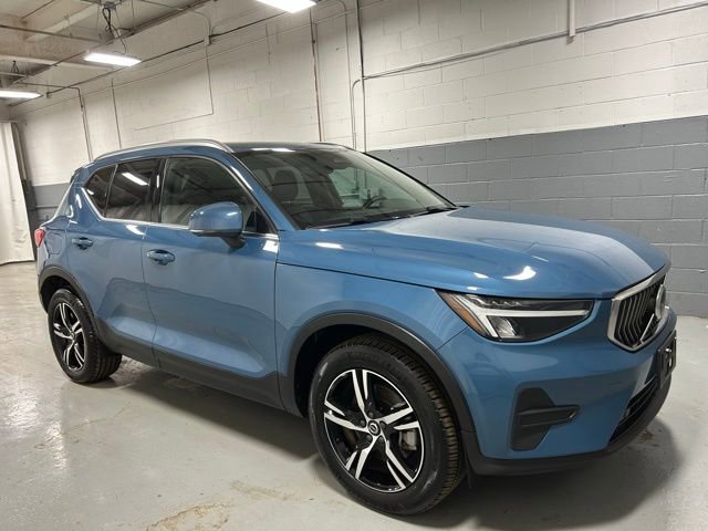 Used 2025 Volvo XC40 B5 Core AWD/4WD image 4