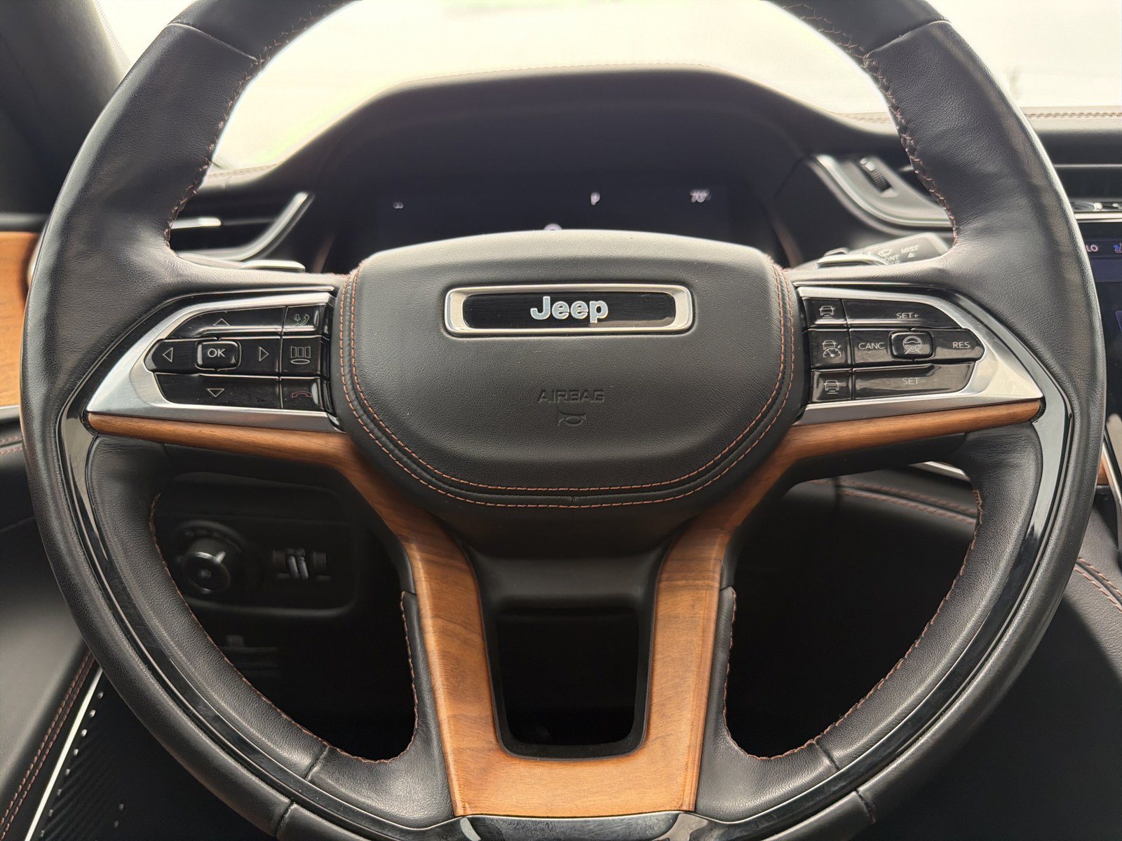 Used 2021 Jeep Grand Cherokee L Summit AWD/4WD image 25