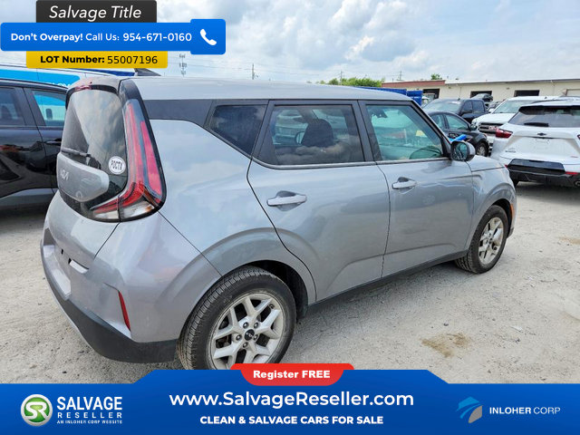 Used 2023 Kia Soul LX w/ LX Technology Package FWD image 4