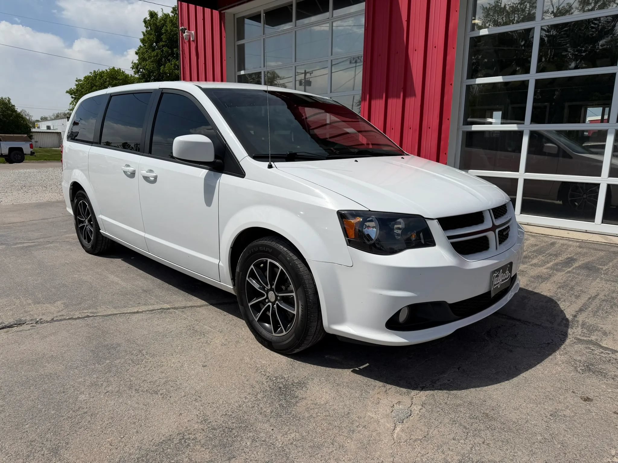 Used 2019 Dodge Grand Caravan GT FWD image 2