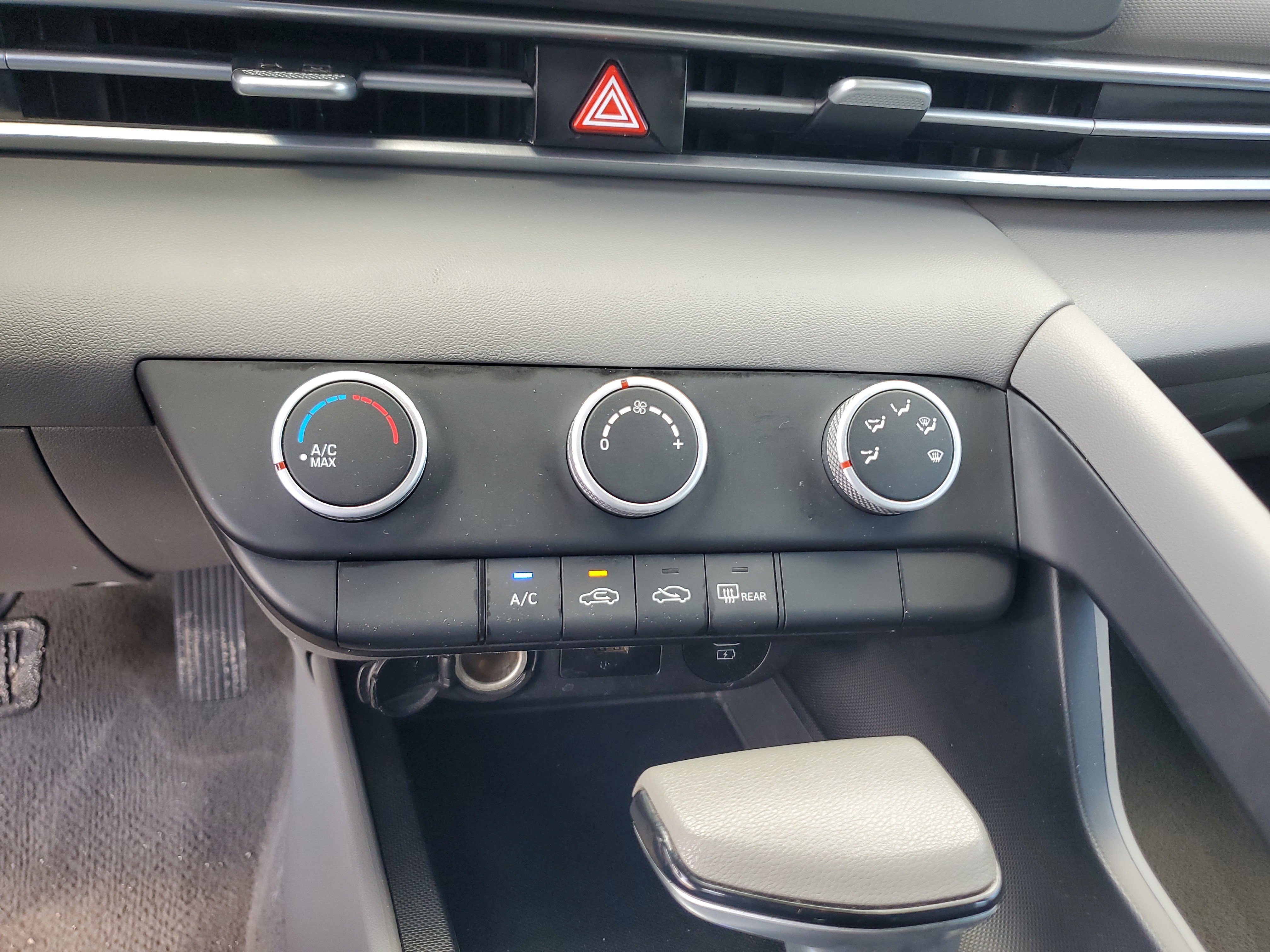 Used 2024 Hyundai Elantra SE FWD image 22