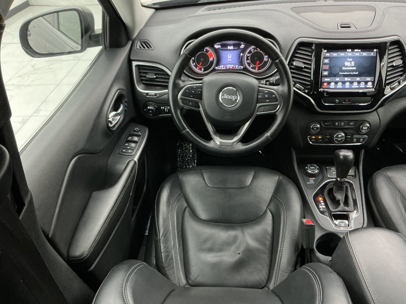 Used 2019 Jeep Cherokee Limited AWD/4WD image 30