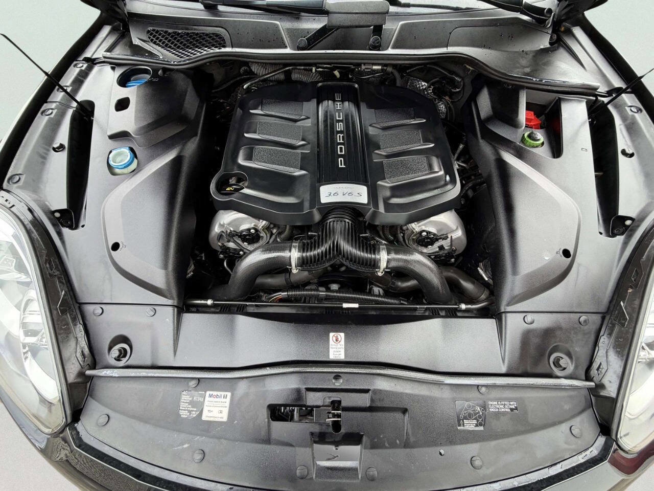 Used 2015 Porsche Cayenne S image 33