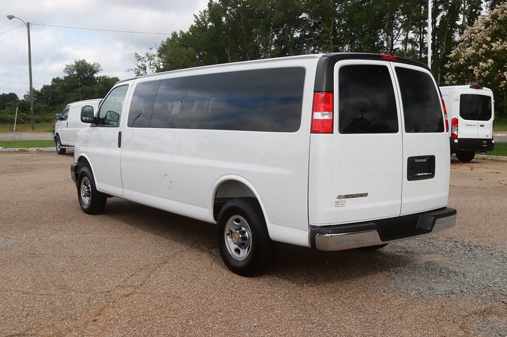 Used 2025 Chevrolet Express 3500 LT w/ LT Preferred Equipment Group RWD image 5