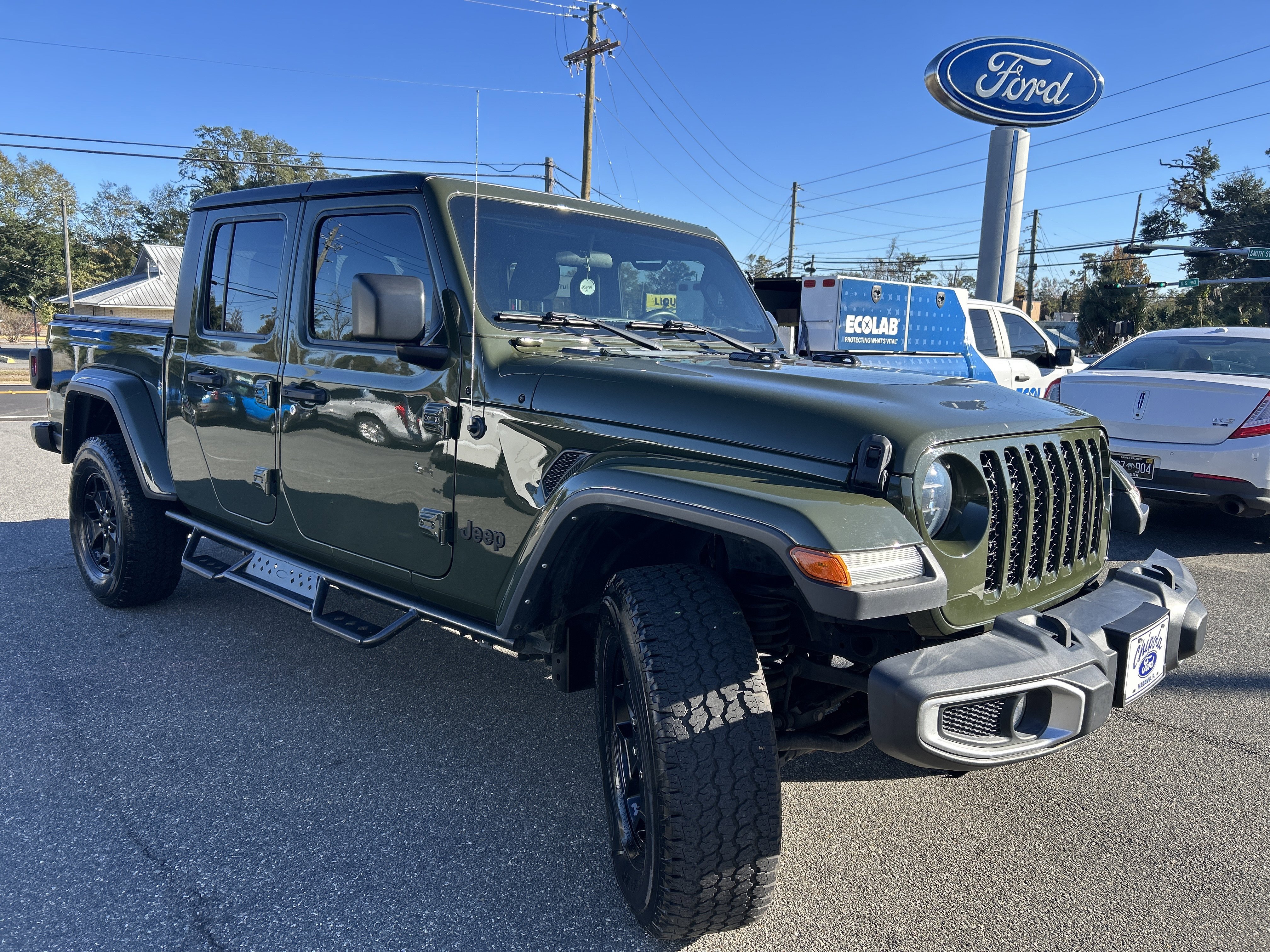 Used 2022 Jeep Gladiator Sport image 1