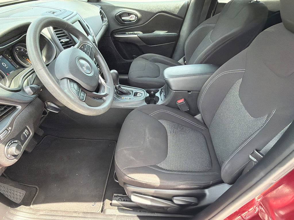 Used 2021 Jeep Cherokee Latitude FWD image 9