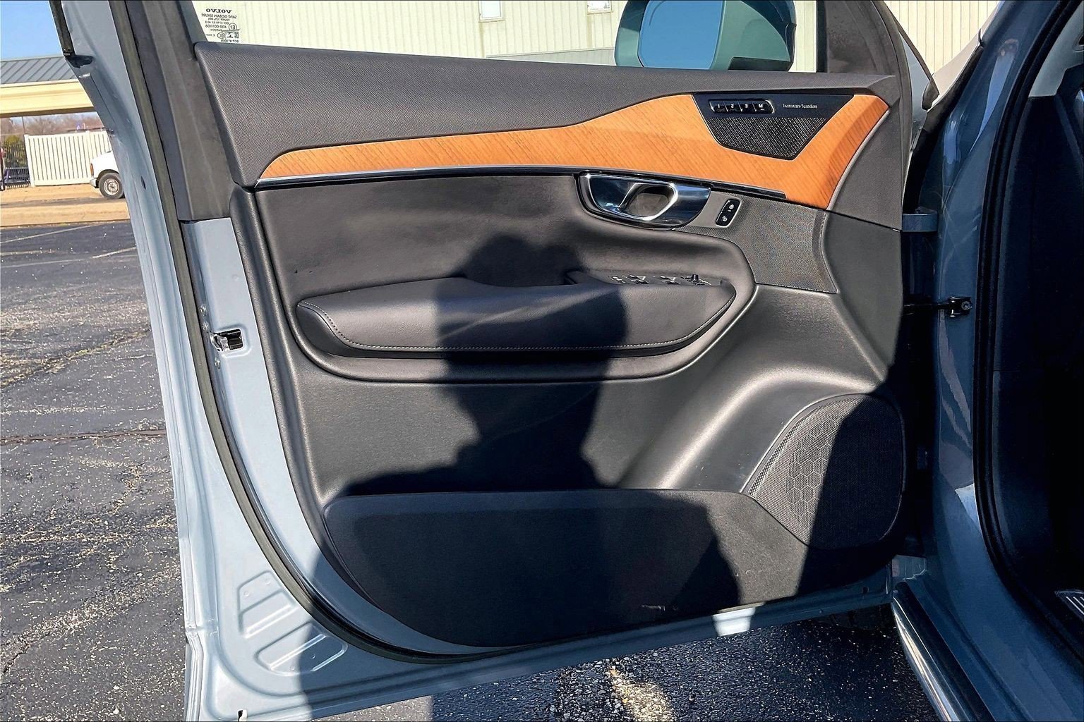 Used 2023 Volvo XC90 B6 Plus image 19