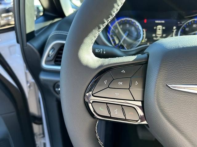 New 2026 Chrysler Pacifica Select image 22