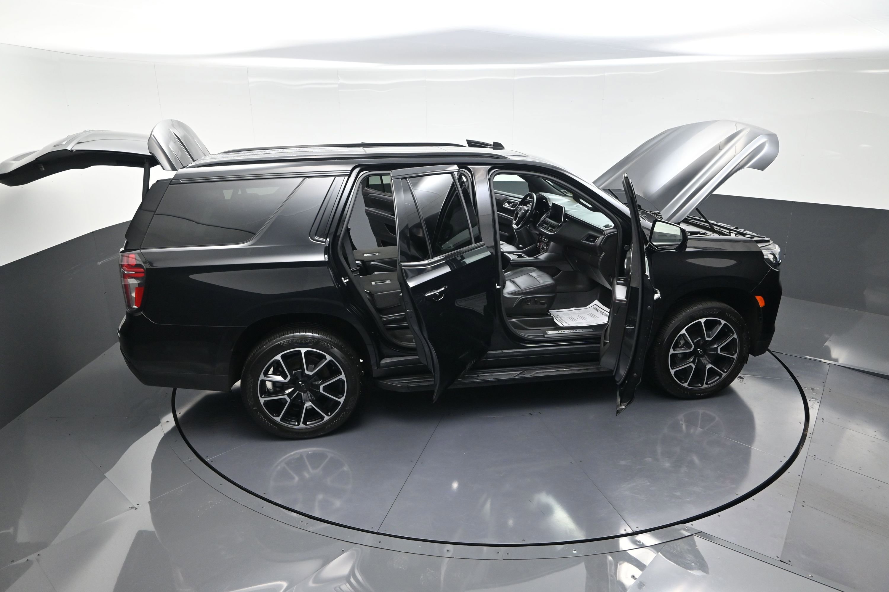 Used 2024 Chevrolet Tahoe RST w/ Luxury Package image 14