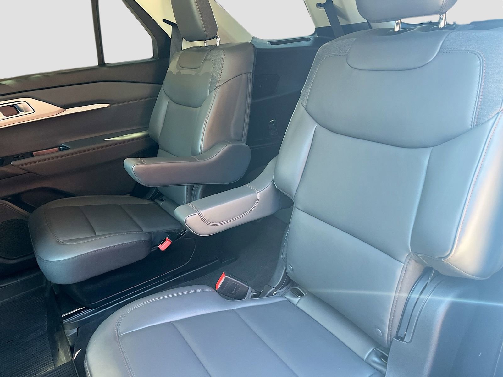 Used 2025 Ford Explorer Active w/ Active Comfort Package AWD/4WD image 25