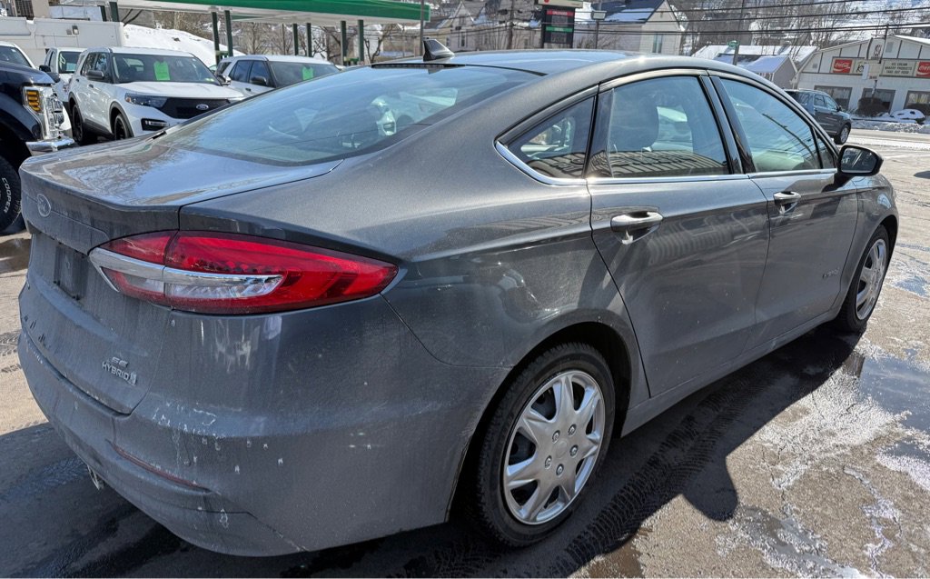 Used 2019 Ford Fusion SE image 2