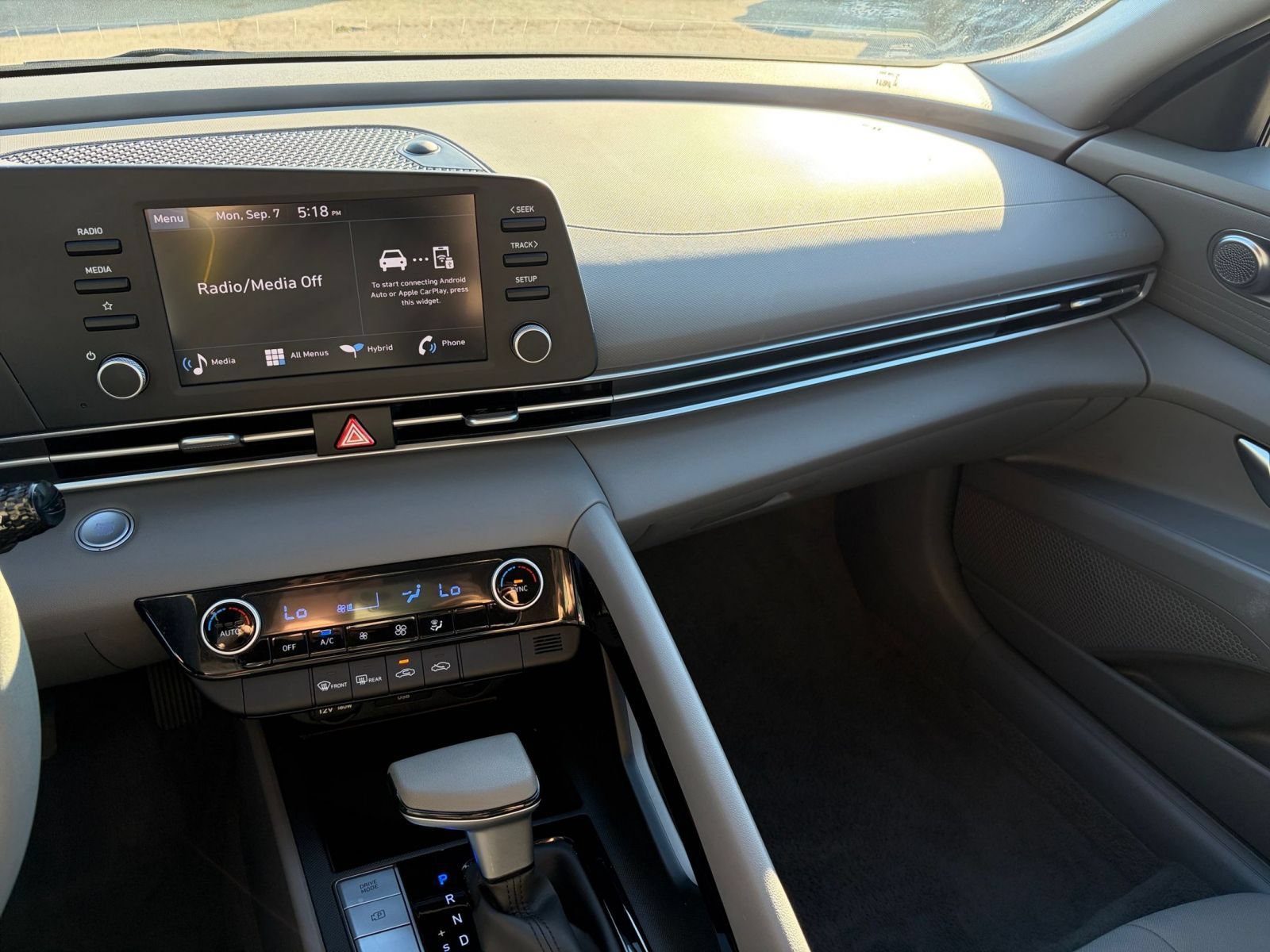 Used 2026 Hyundai Elantra Hybrid FWD image 16