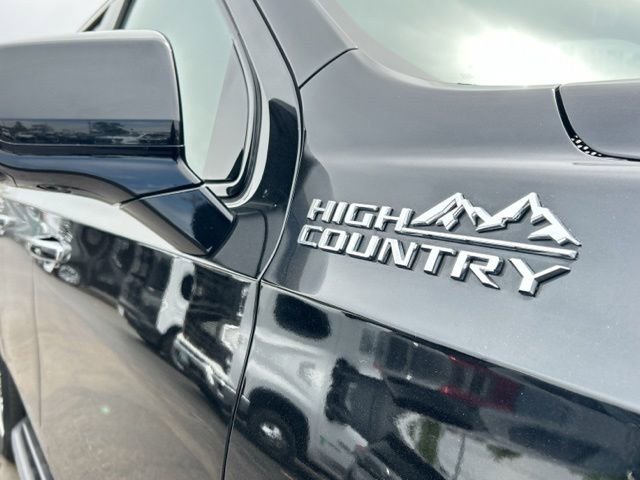 Used 2021 Chevrolet Suburban High Country AWD/4WD image 19