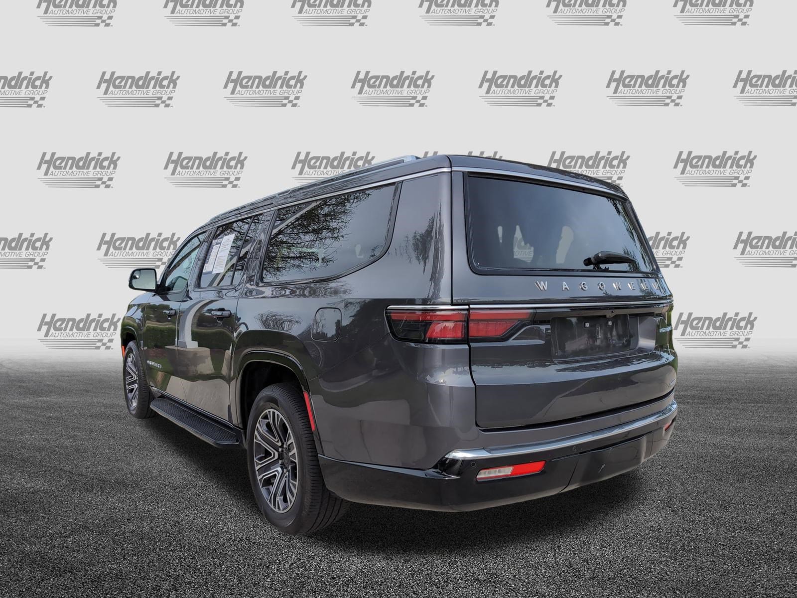 Used 2024 Jeep Wagoneer L Series II w/ Flexible Seating Group AWD/4WD image 8
