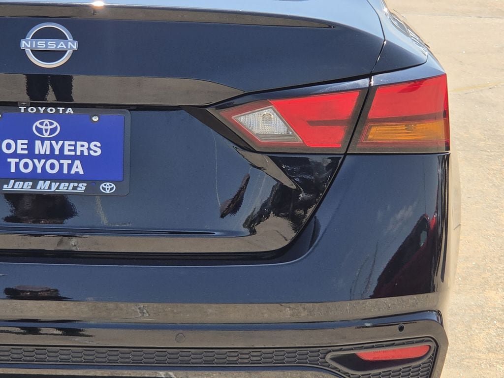 Used 2025 Nissan Altima 2.5 SV FWD image 9