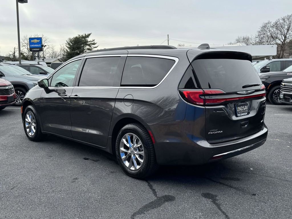 Used 2022 Chrysler Pacifica Touring-L AWD/4WD image 5