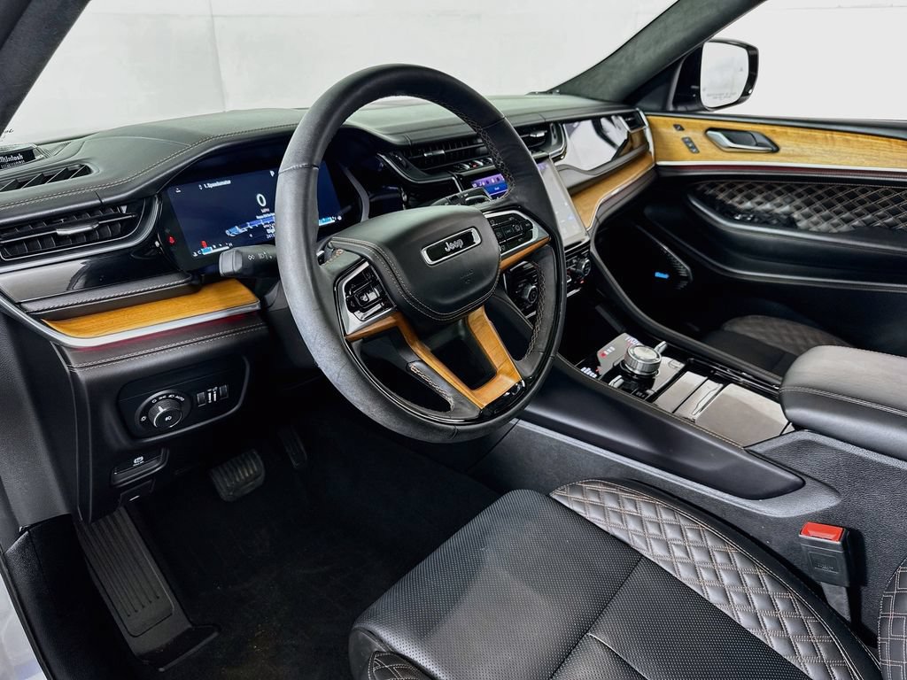 Used 2025 Jeep Grand Cherokee Summit w/ Adv Protech Group IV AWD/4WD image 9