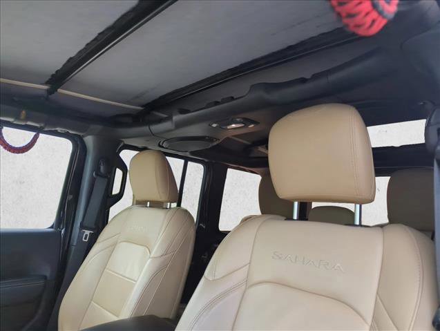 Used 2018 Jeep Wrangler Unlimited Sahara AWD/4WD image 15
