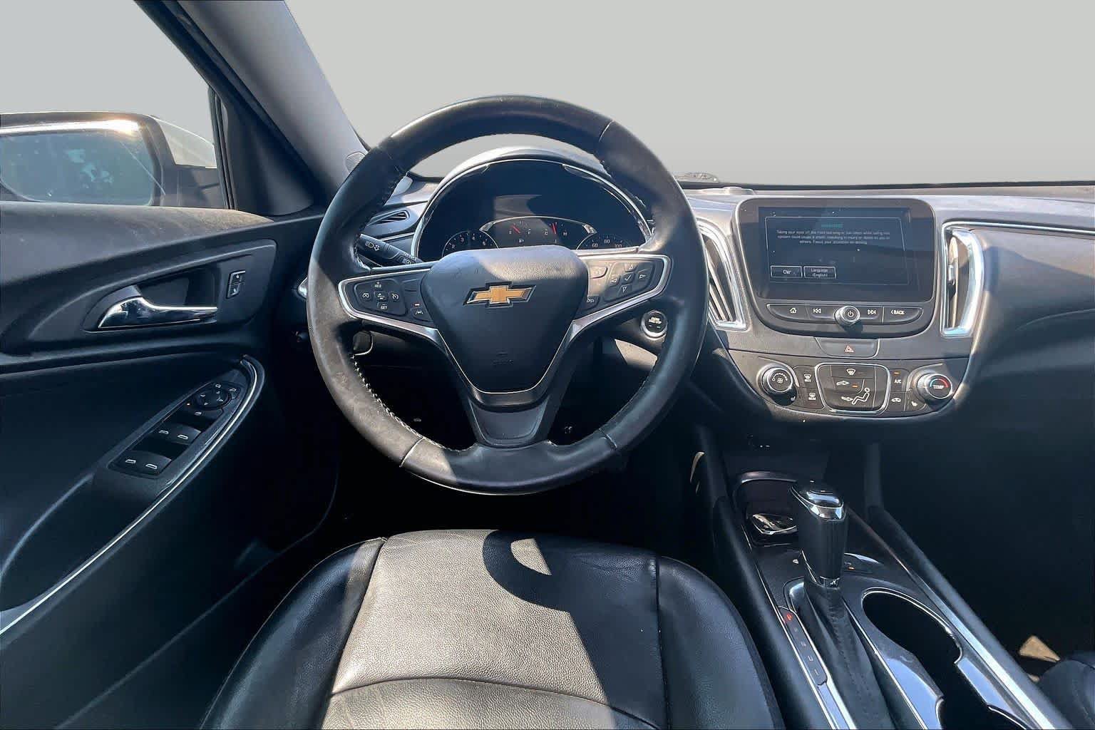 Used 2018 Chevrolet Malibu LT w/ Leather Package FWD image 5