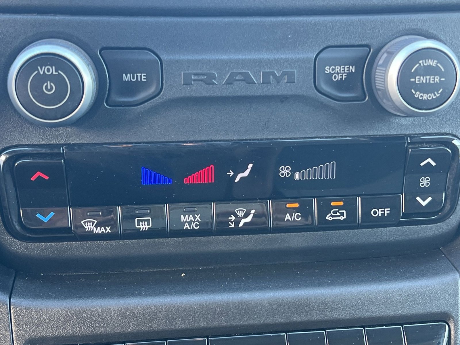 Used 2024 RAM ProMaster 2500 w/ Convenience Group FWD image 28
