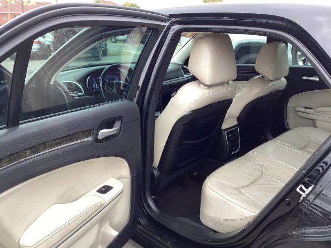 Used 2018 Chrysler 300 Limited image 6