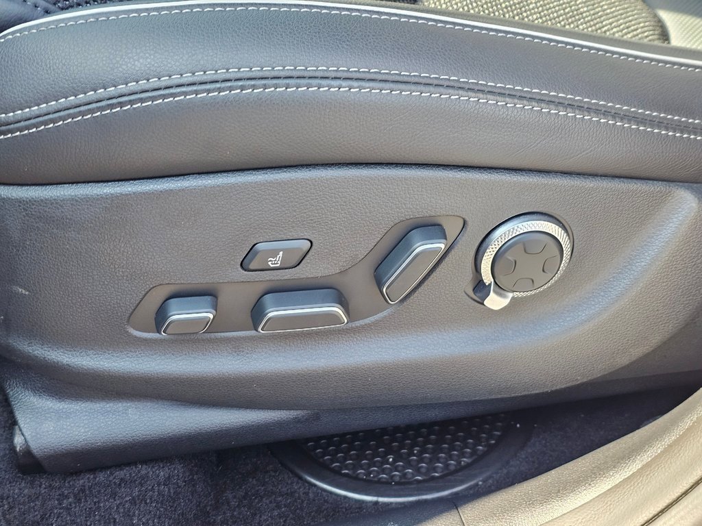 Used 2025 Genesis GV70 3.5T Sport image 33