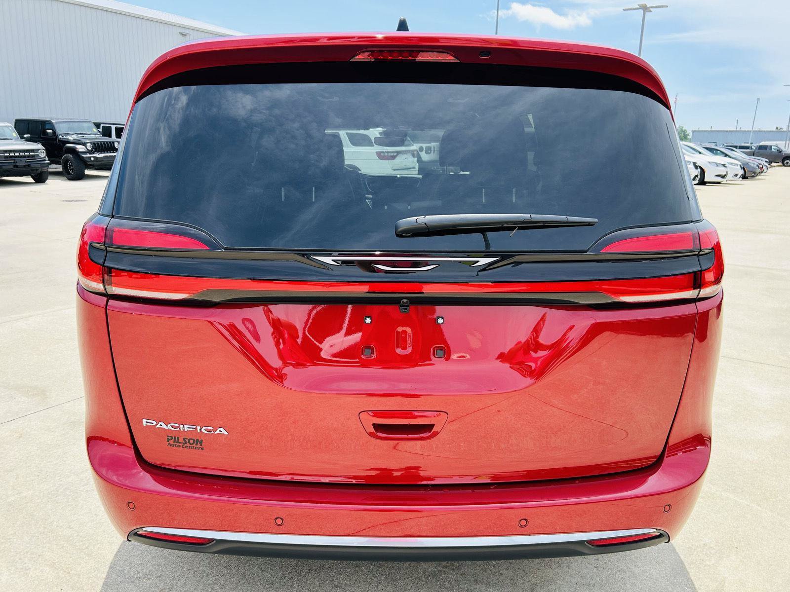 New 2027 Chrysler Pacifica Select FWD image 38