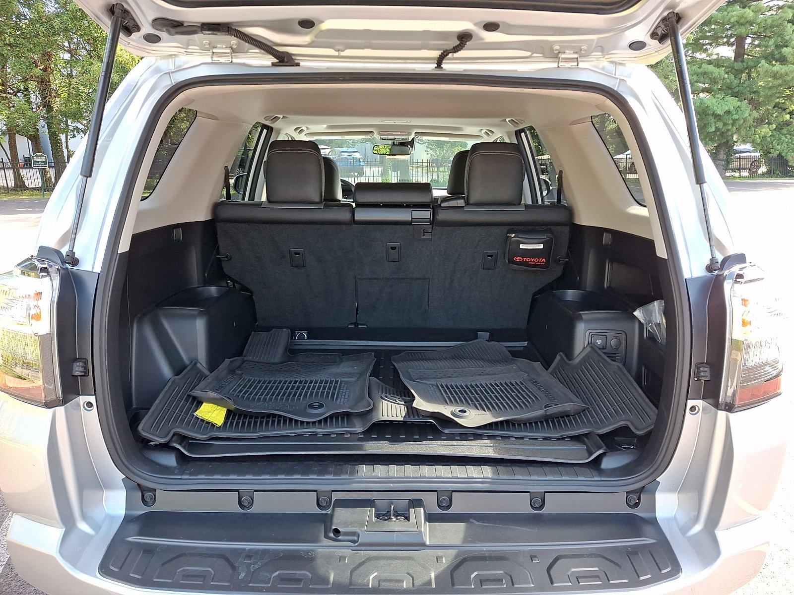 Used 2024 Toyota 4Runner SR5 Premium w/ Moonroof Package RWD image 32