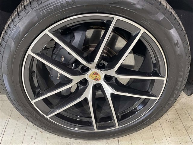 Certified 2025 Porsche Macan image 16