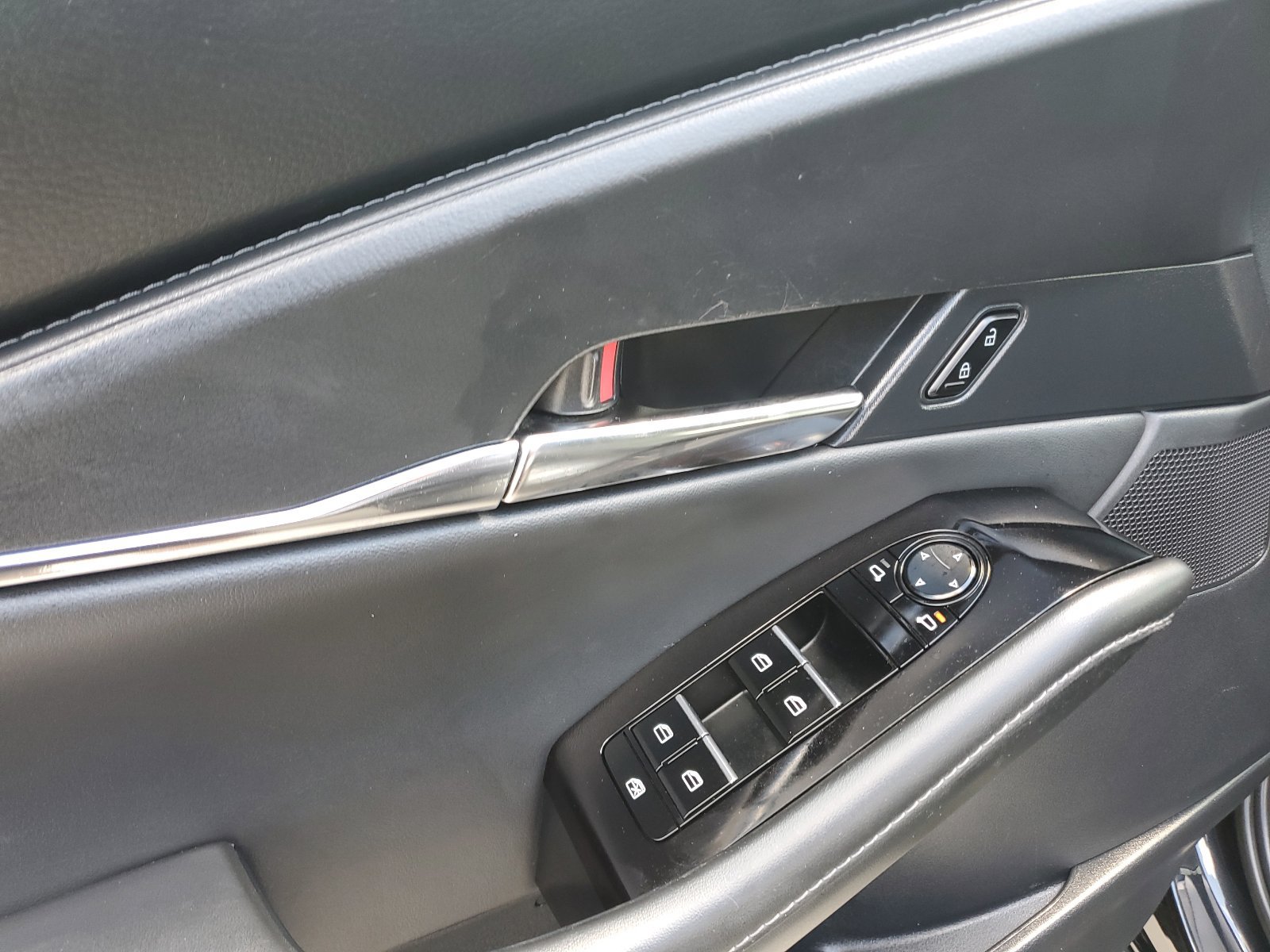 Used 2025 MAZDA CX-30 AWD 2.5 S w/ Preferred Package image 16
