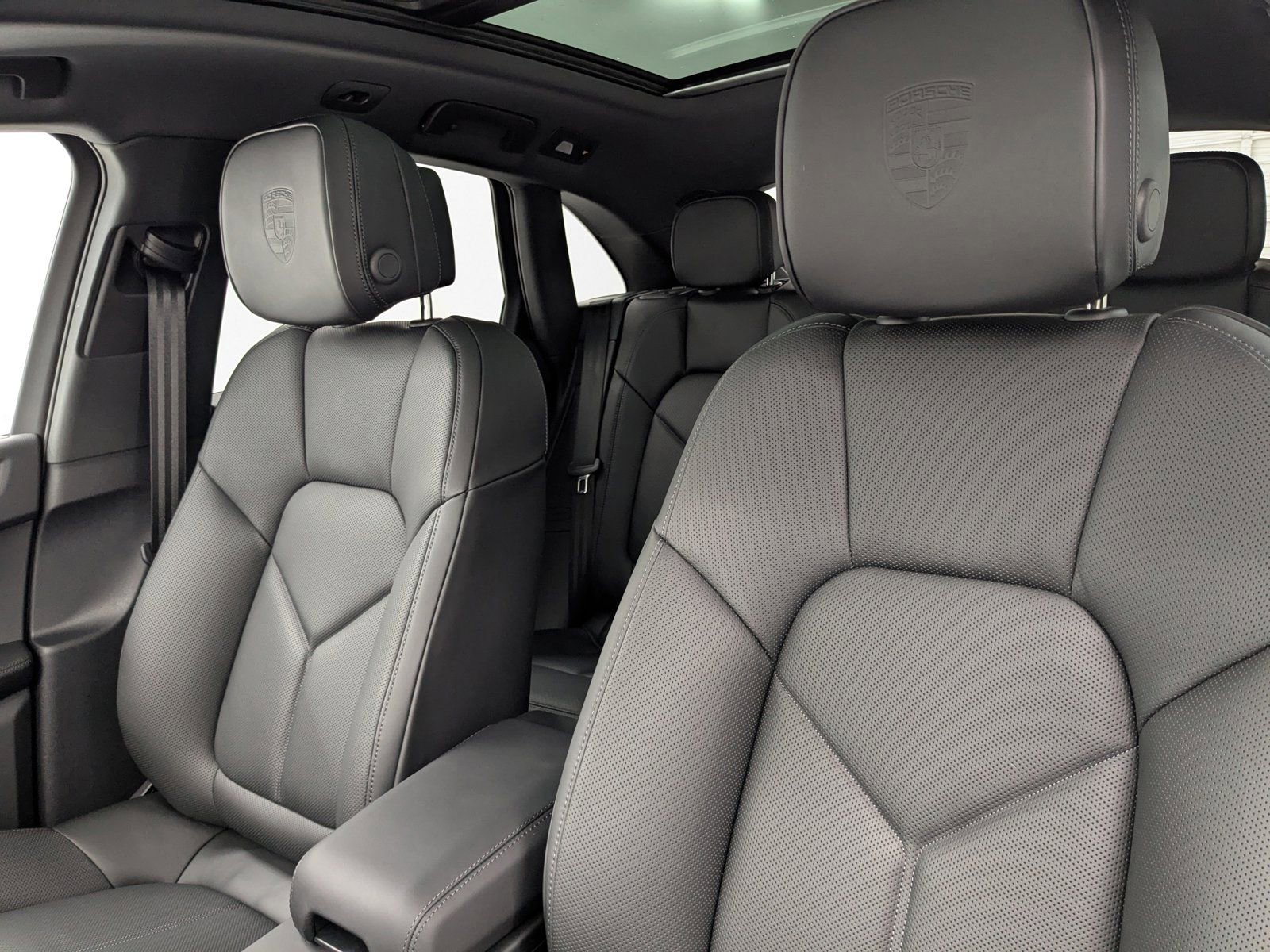 New 2026 Porsche Macan Turbo image 6