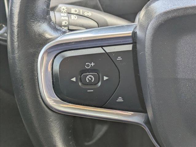 Used 2019 Volvo XC40 T5 Momentum image 11