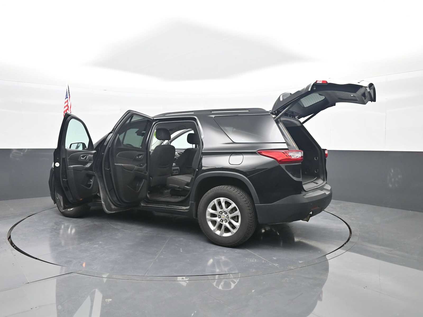 Used 2020 Chevrolet Traverse LT w/ LPO, Blackout Package AWD/4WD image 47