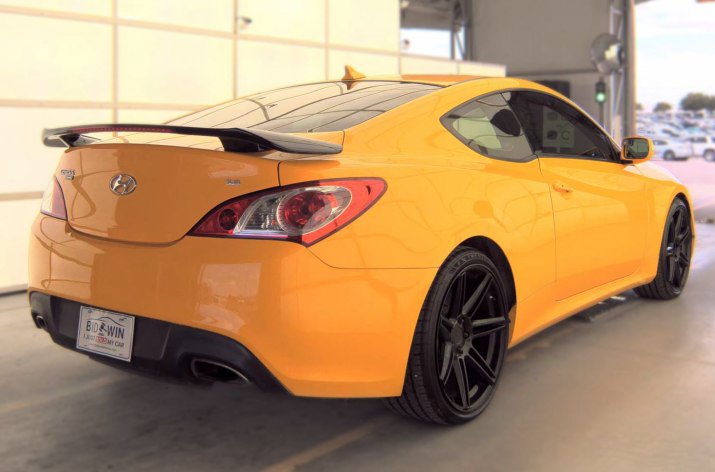 Used 2011 Hyundai Genesis 3.8 RWD image 2