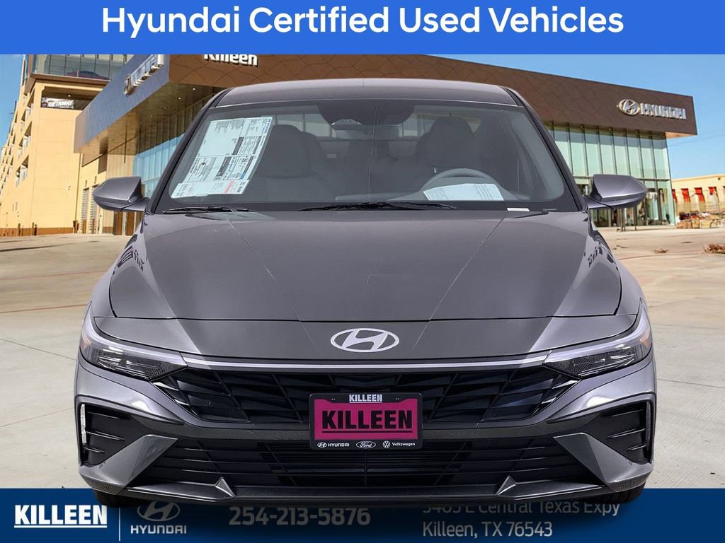 Used 2025 Hyundai Elantra SE FWD image 2
