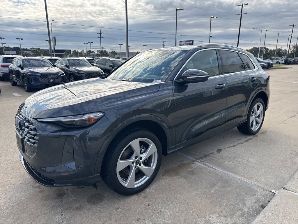 Used 2025 Audi Q5 Premium Plus w/ Premium Plus image 1