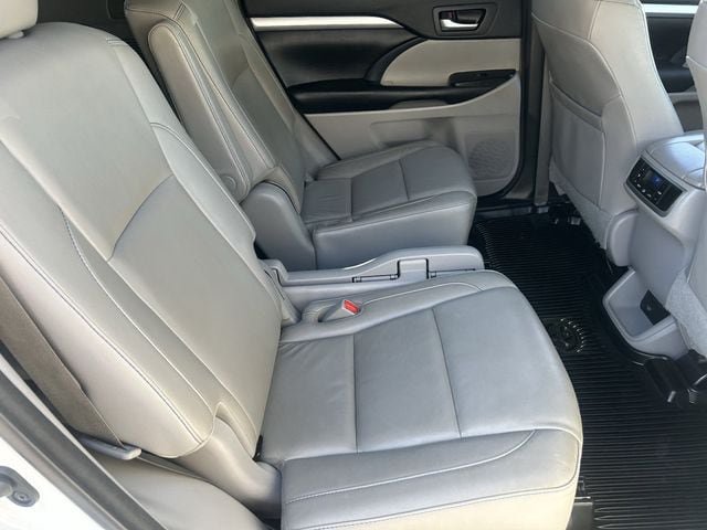 Used 2018 Toyota Highlander XLE AWD/4WD image 15