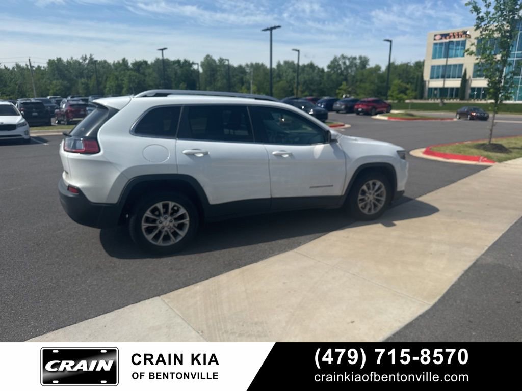 Used 2019 Jeep Cherokee Latitude w/ Popular Appearance Group FWD image 2