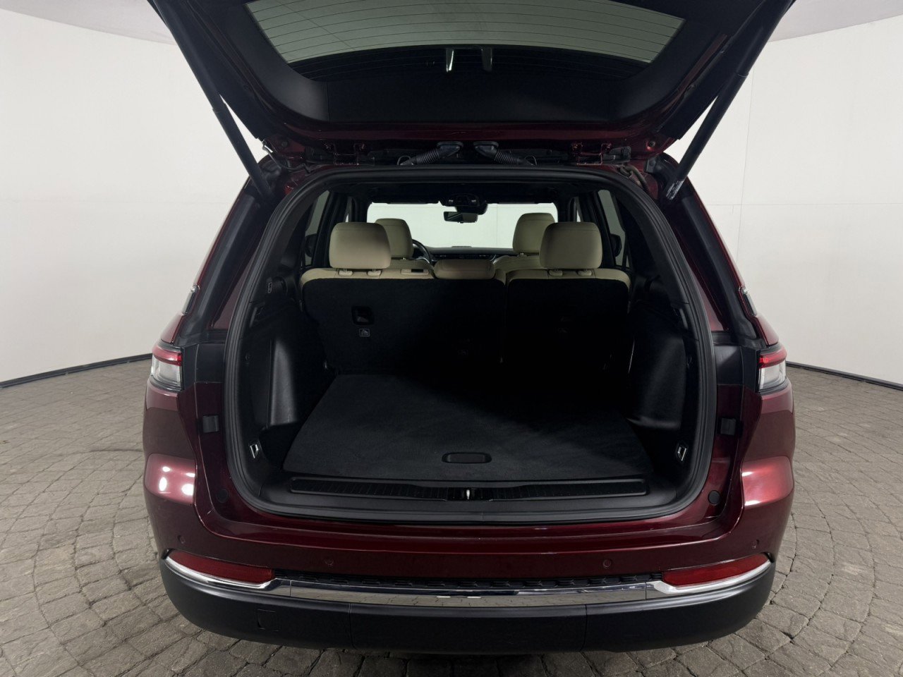 Used 2022 Jeep Grand Cherokee Limited 4xe w/ Luxury Tech Group II image 7